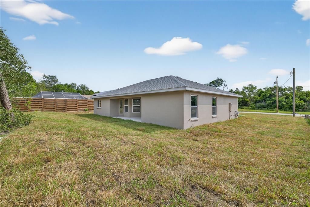 Activo con contrato: $335,000 (3 camas, 2 baños, 1686 Pies cuadrados)