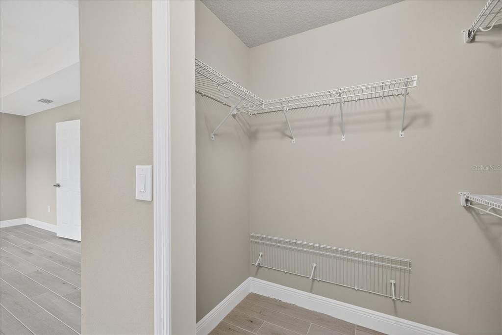 Activo con contrato: $335,000 (3 camas, 2 baños, 1686 Pies cuadrados)