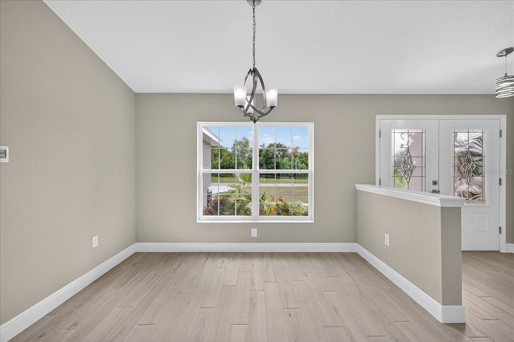 Activo con contrato: $335,000 (3 camas, 2 baños, 1686 Pies cuadrados)