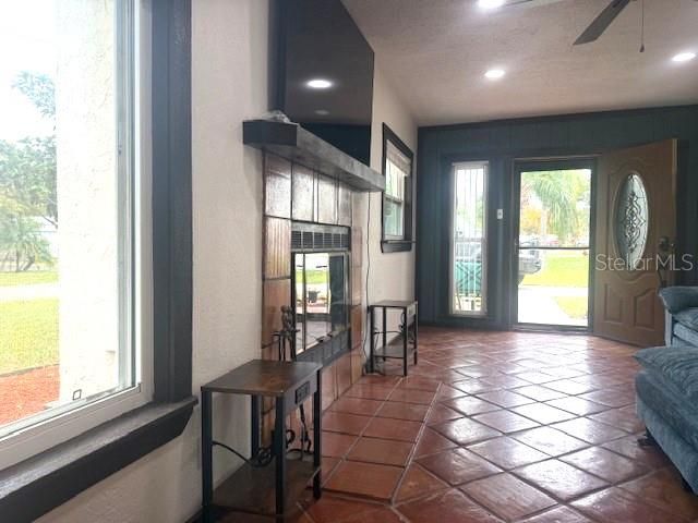 For Rent: $2,300 (2 beds, 2 baths, 1271 Square Feet)