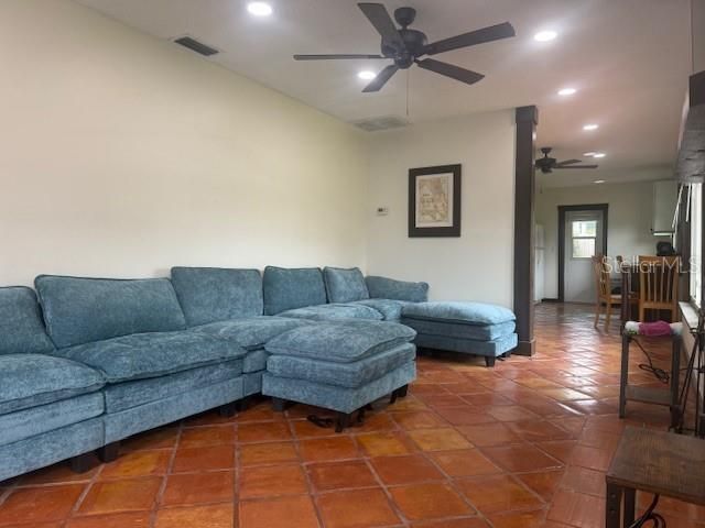 For Rent: $2,300 (2 beds, 2 baths, 1271 Square Feet)