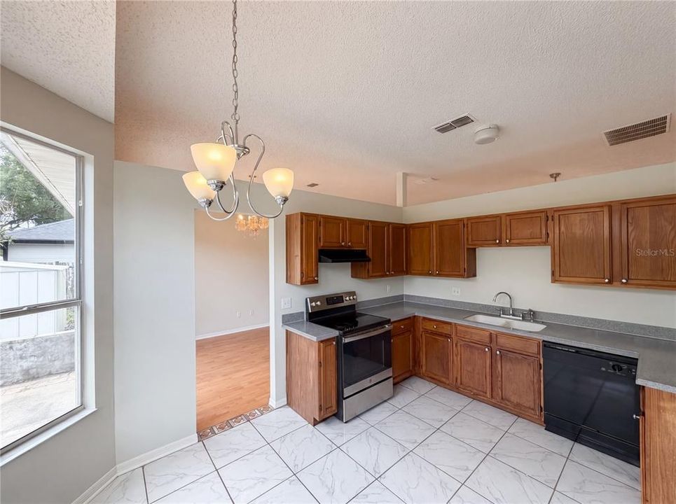 En Venta: $300,000 (3 camas, 2 baños, 1286 Pies cuadrados)