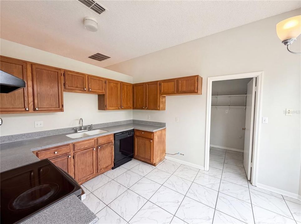 En Venta: $300,000 (3 camas, 2 baños, 1286 Pies cuadrados)