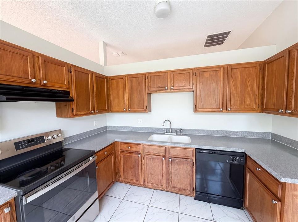 En Venta: $300,000 (3 camas, 2 baños, 1286 Pies cuadrados)