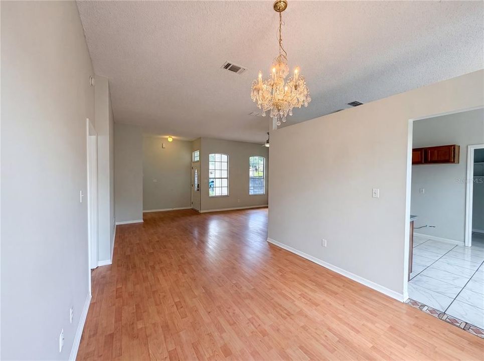 En Venta: $300,000 (3 camas, 2 baños, 1286 Pies cuadrados)