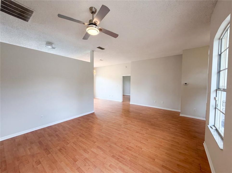 En Venta: $300,000 (3 camas, 2 baños, 1286 Pies cuadrados)