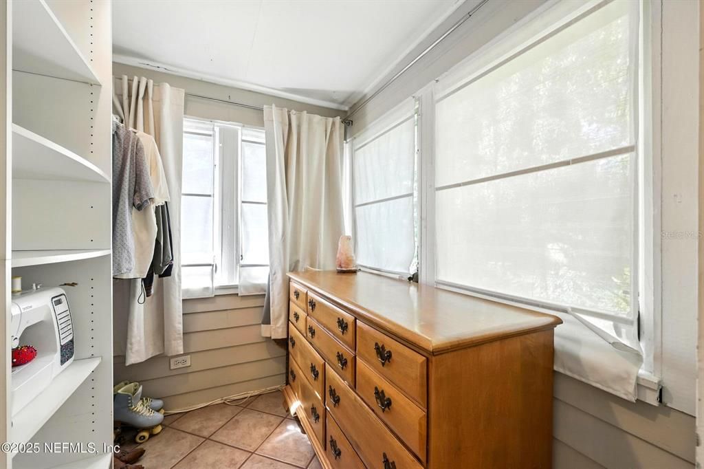 For Sale: $435,000 (2 beds, 2 baths, 1277 Square Feet)