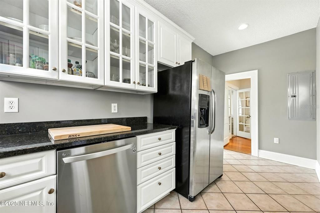 For Sale: $435,000 (2 beds, 2 baths, 1277 Square Feet)
