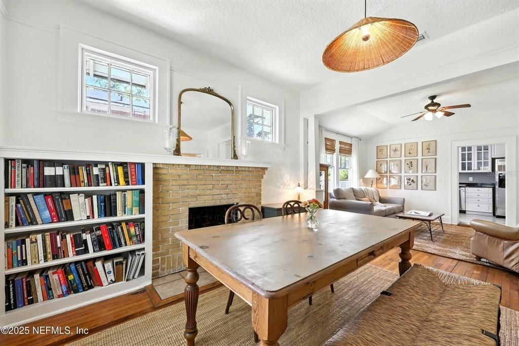 For Sale: $435,000 (2 beds, 2 baths, 1277 Square Feet)