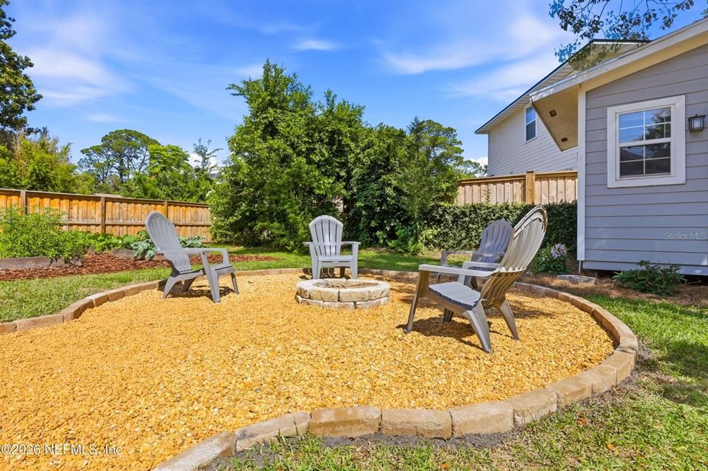 For Sale: $435,000 (2 beds, 2 baths, 1277 Square Feet)