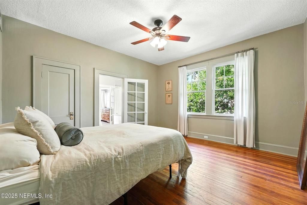 For Sale: $435,000 (2 beds, 2 baths, 1277 Square Feet)