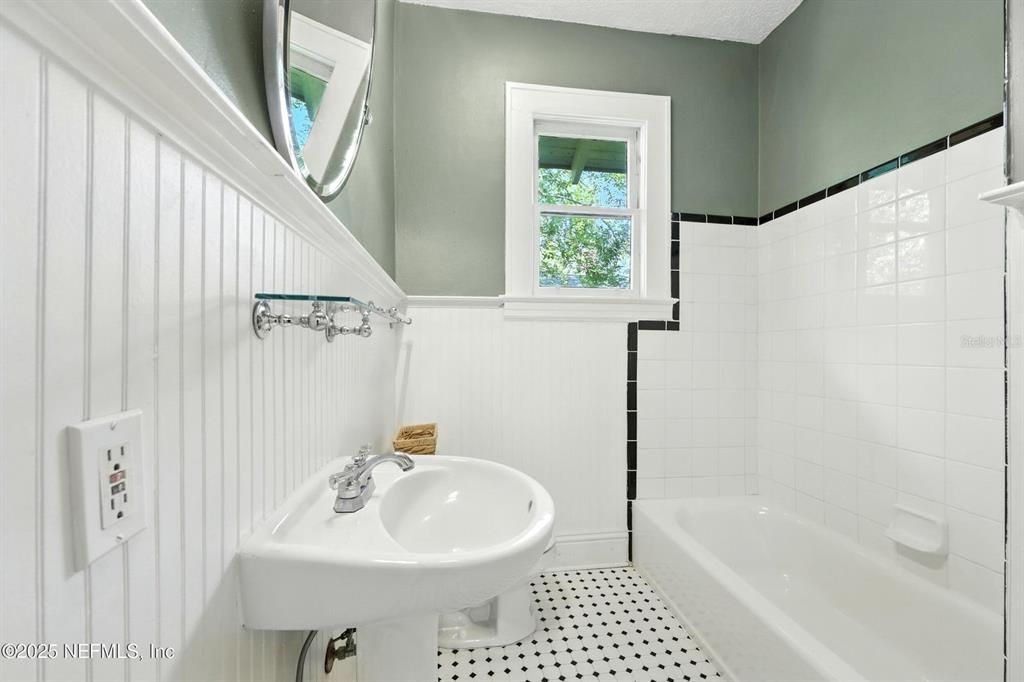 For Sale: $435,000 (2 beds, 2 baths, 1277 Square Feet)
