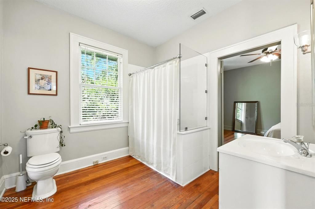 For Sale: $435,000 (2 beds, 2 baths, 1277 Square Feet)