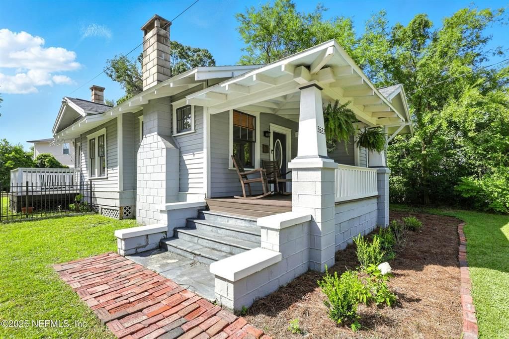 For Sale: $435,000 (2 beds, 2 baths, 1277 Square Feet)