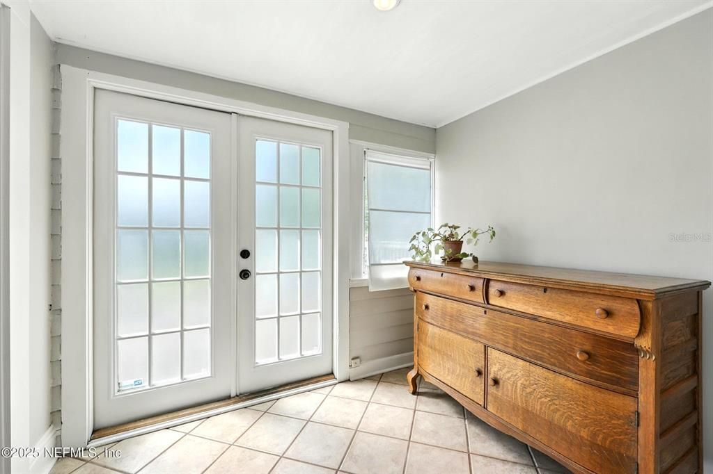 For Sale: $435,000 (2 beds, 2 baths, 1277 Square Feet)