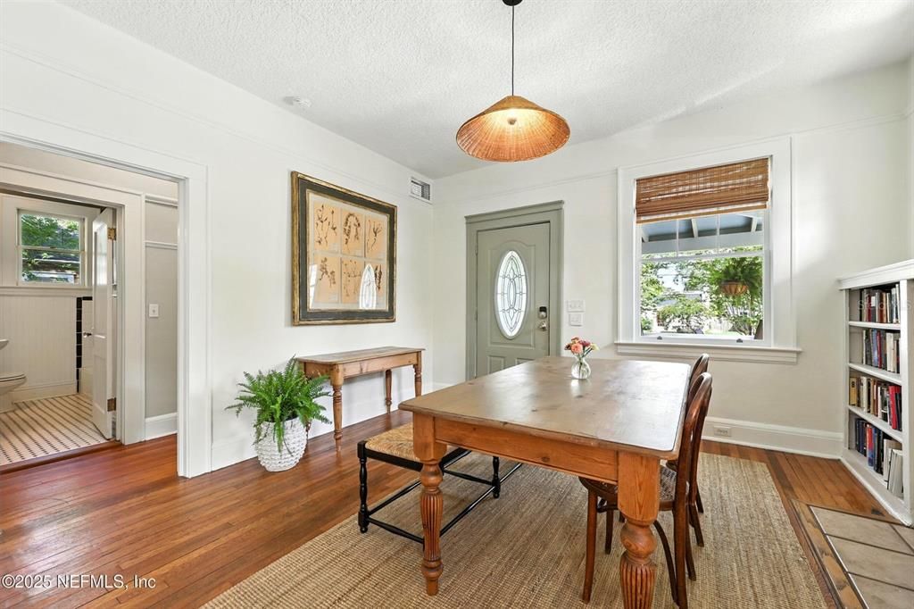 For Sale: $435,000 (2 beds, 2 baths, 1277 Square Feet)