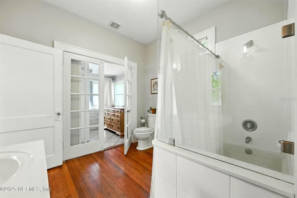 For Sale: $435,000 (2 beds, 2 baths, 1277 Square Feet)