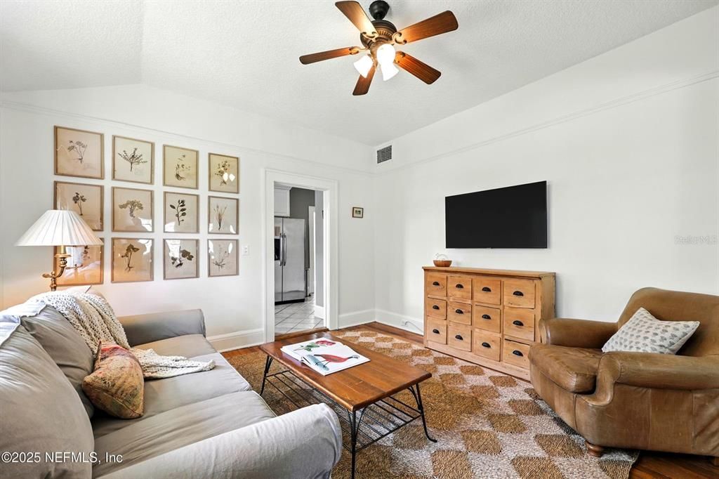 For Sale: $435,000 (2 beds, 2 baths, 1277 Square Feet)