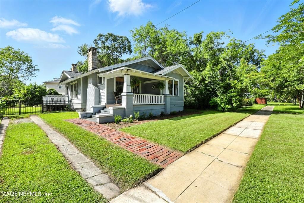 For Sale: $435,000 (2 beds, 2 baths, 1277 Square Feet)
