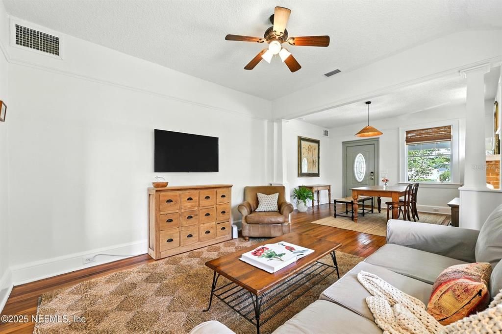 For Sale: $435,000 (2 beds, 2 baths, 1277 Square Feet)