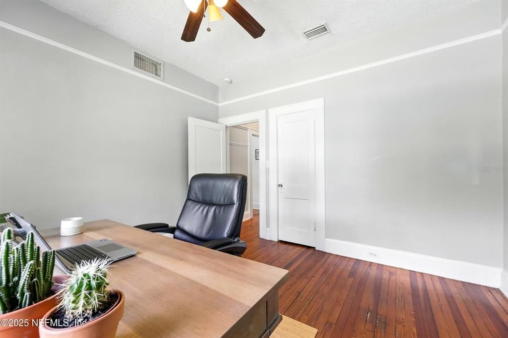 For Sale: $435,000 (2 beds, 2 baths, 1277 Square Feet)