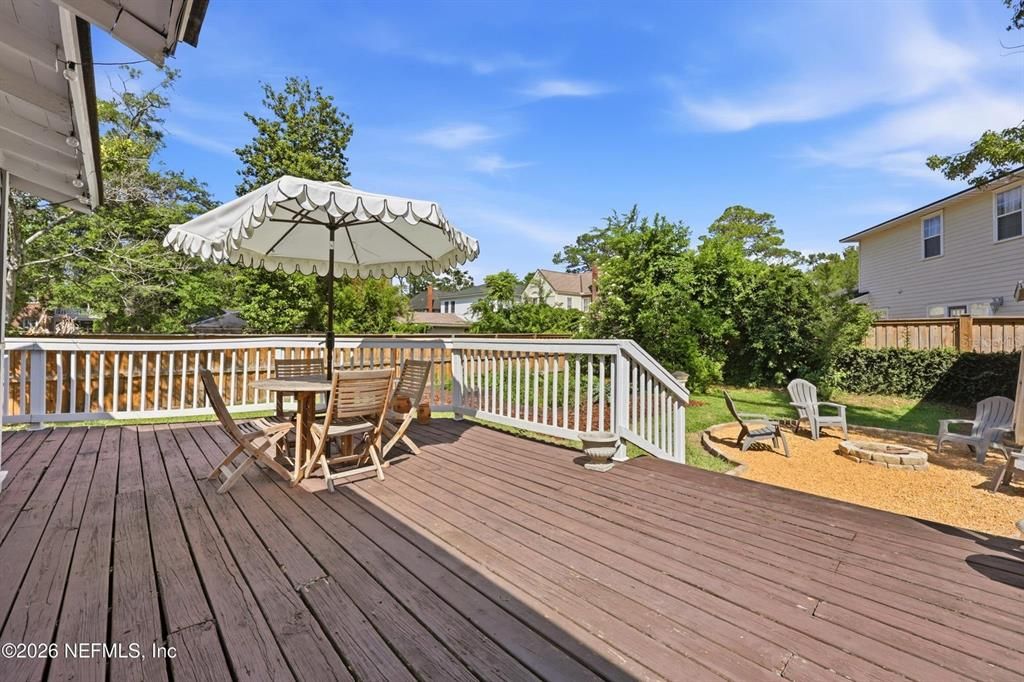 For Sale: $435,000 (2 beds, 2 baths, 1277 Square Feet)