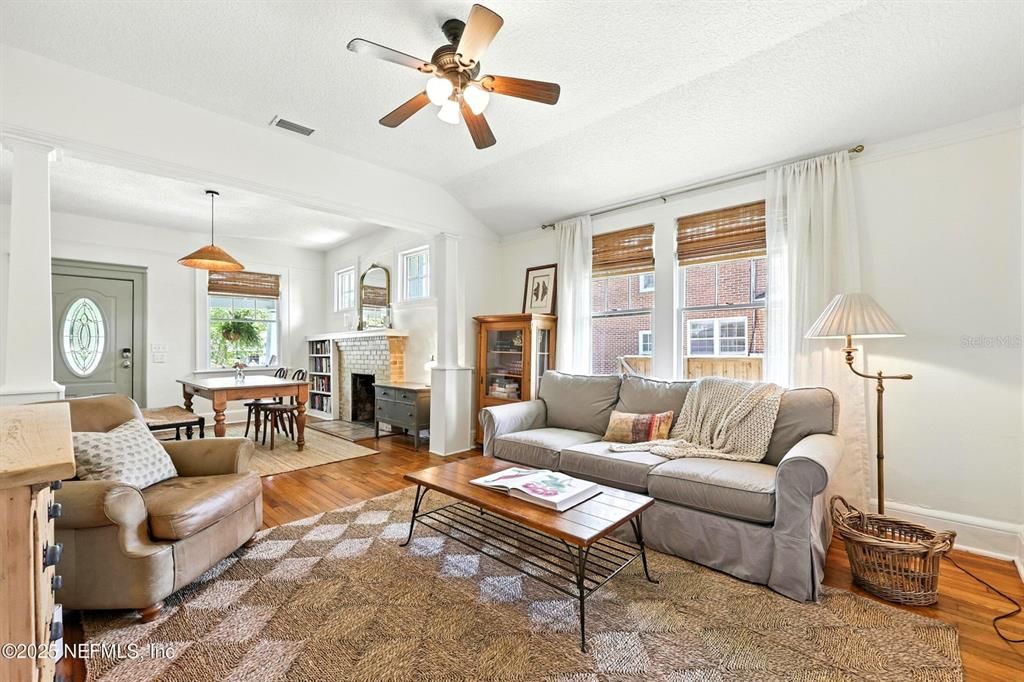 For Sale: $435,000 (2 beds, 2 baths, 1277 Square Feet)