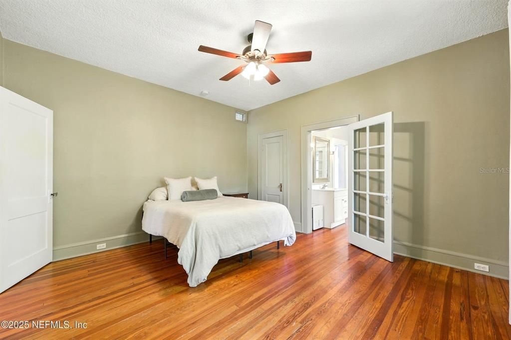 For Sale: $435,000 (2 beds, 2 baths, 1277 Square Feet)