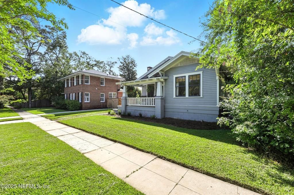 For Sale: $435,000 (2 beds, 2 baths, 1277 Square Feet)
