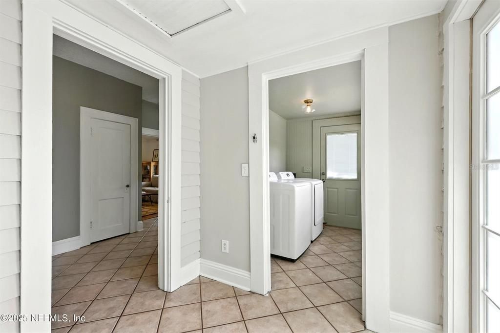 For Sale: $435,000 (2 beds, 2 baths, 1277 Square Feet)