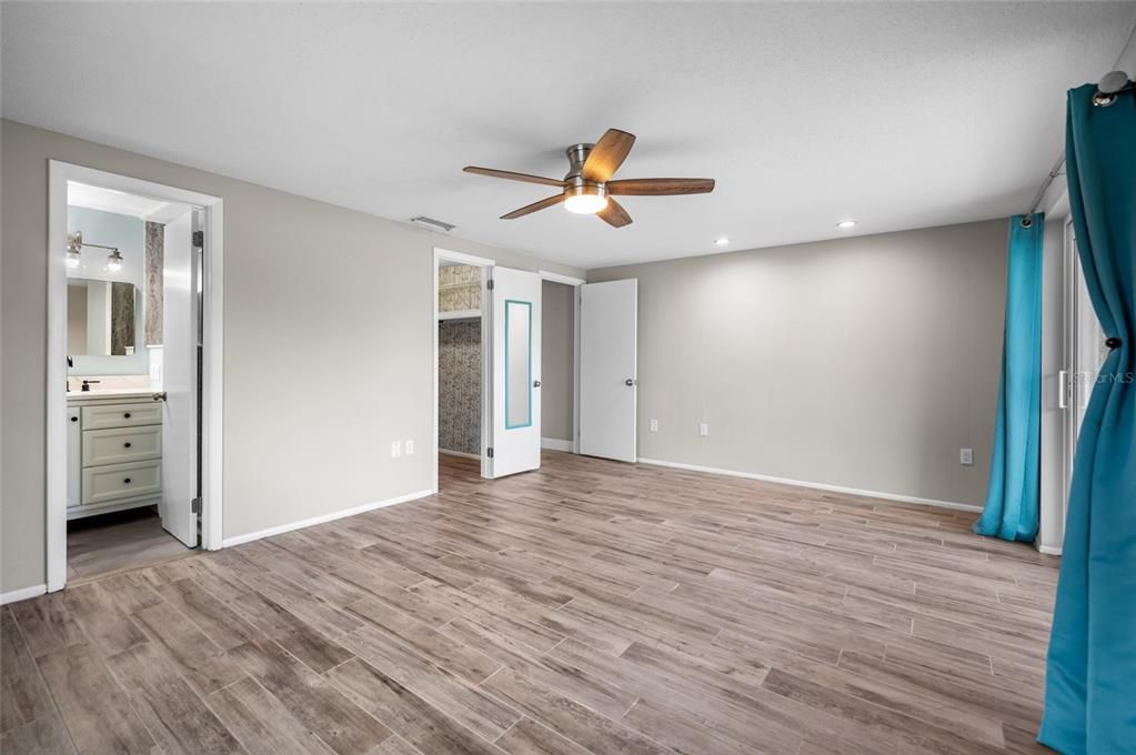 For Sale: $450,000 (3 beds, 2 baths, 1642 Square Feet)