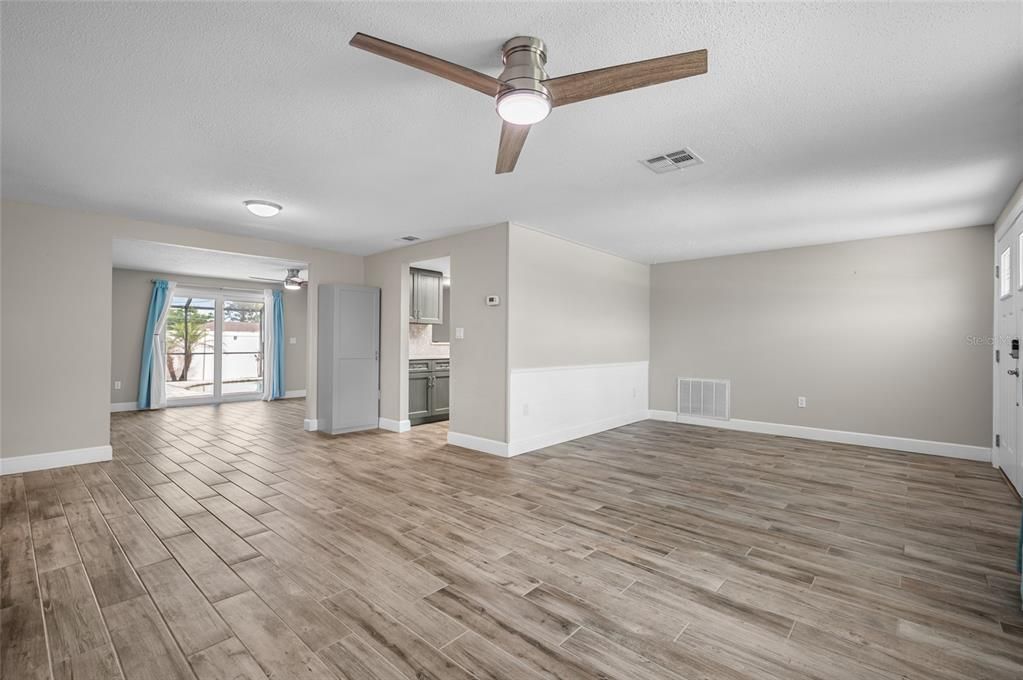 For Sale: $450,000 (3 beds, 2 baths, 1642 Square Feet)