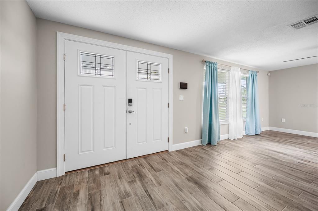 For Sale: $450,000 (3 beds, 2 baths, 1642 Square Feet)
