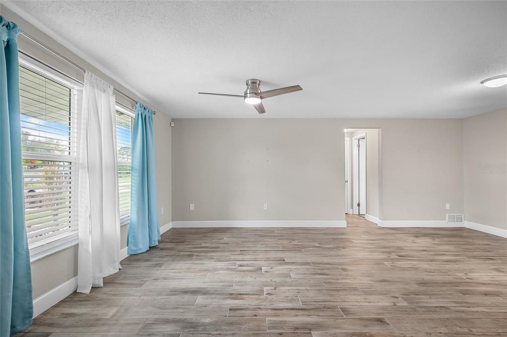 For Sale: $450,000 (3 beds, 2 baths, 1642 Square Feet)