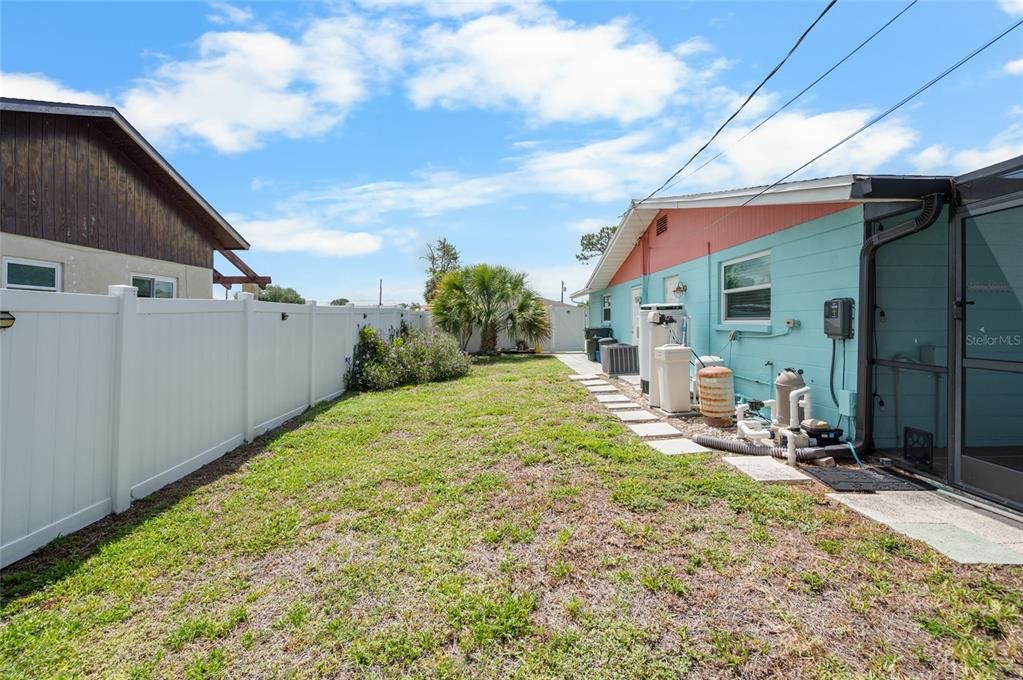 For Sale: $450,000 (3 beds, 2 baths, 1642 Square Feet)