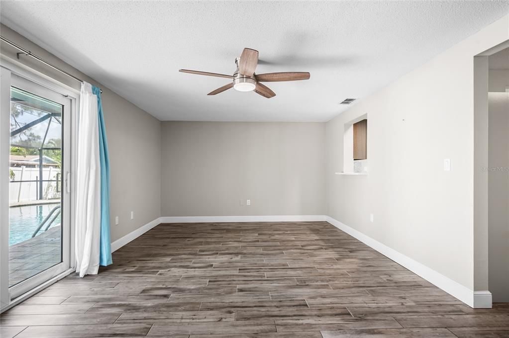For Sale: $450,000 (3 beds, 2 baths, 1642 Square Feet)