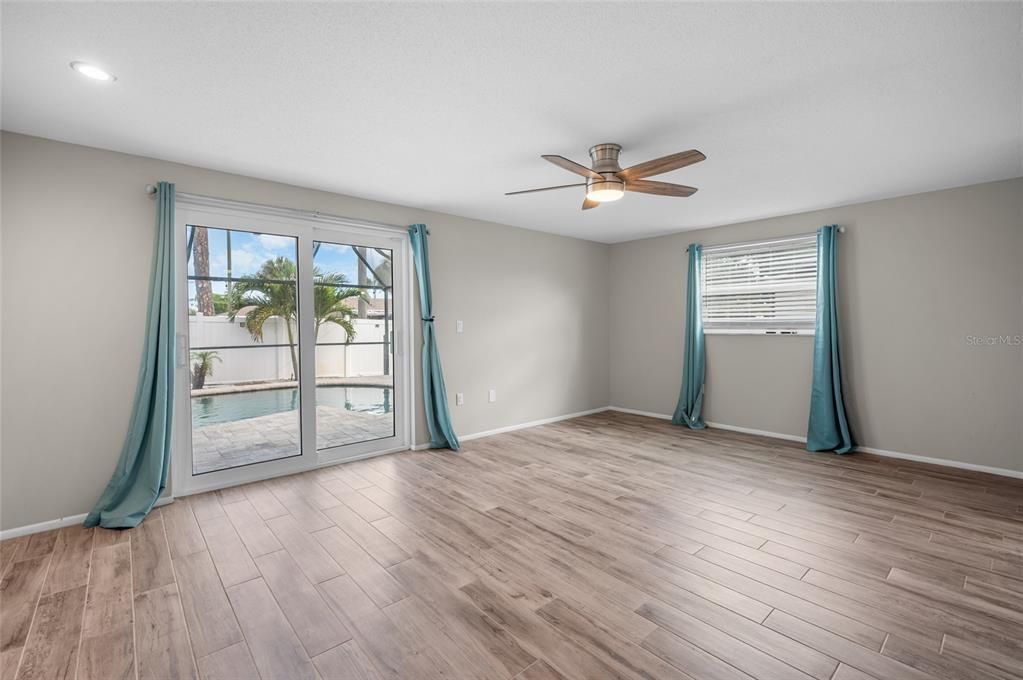 For Sale: $450,000 (3 beds, 2 baths, 1642 Square Feet)