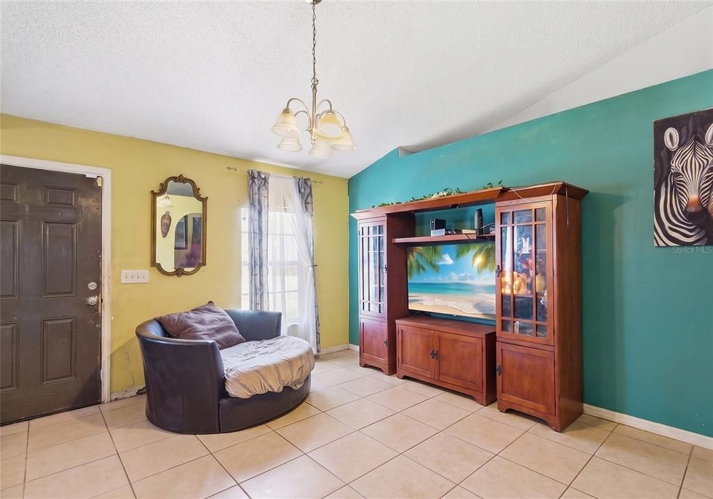 На продажу: $239,900 (4 спален, 2 ванн, 1768 Квадратных фут)