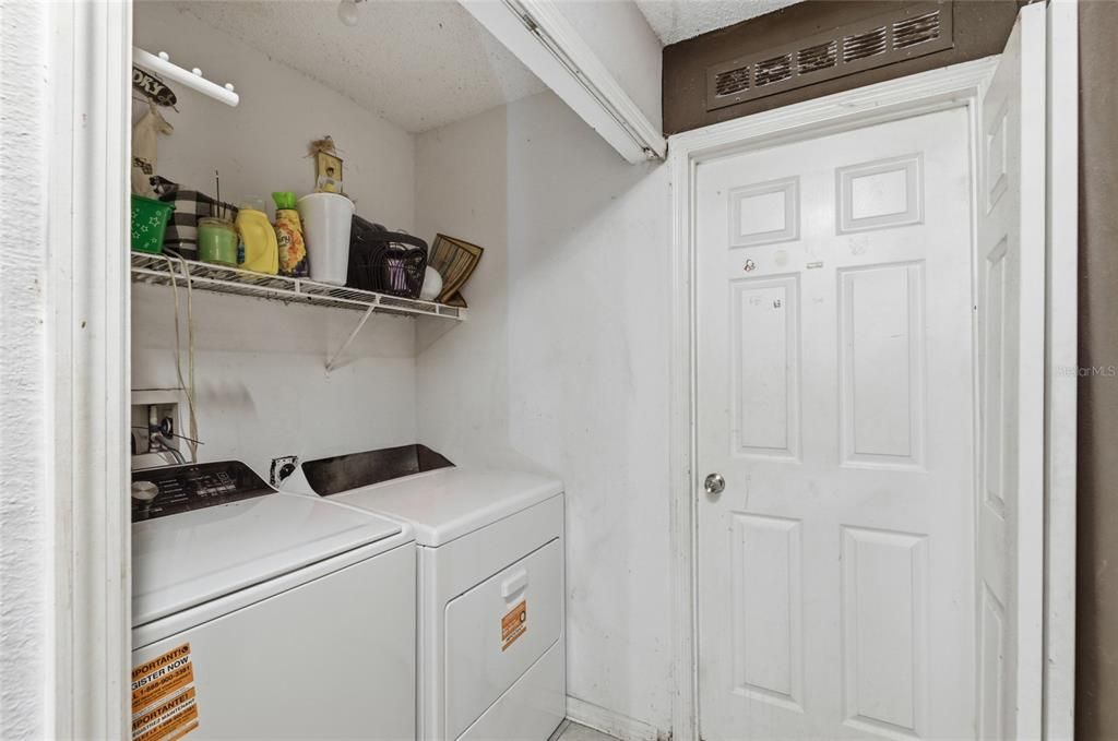 На продажу: $239,900 (4 спален, 2 ванн, 1768 Квадратных фут)