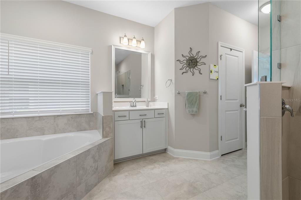 For Sale: $529,900 (4 beds, 3 baths, 2490 Square Feet)