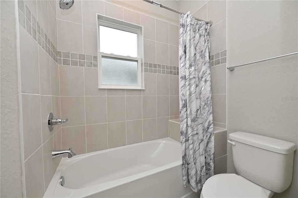В аренду: $2,560 (4 спален, 2 ванн, 2110 Квадратных фут)