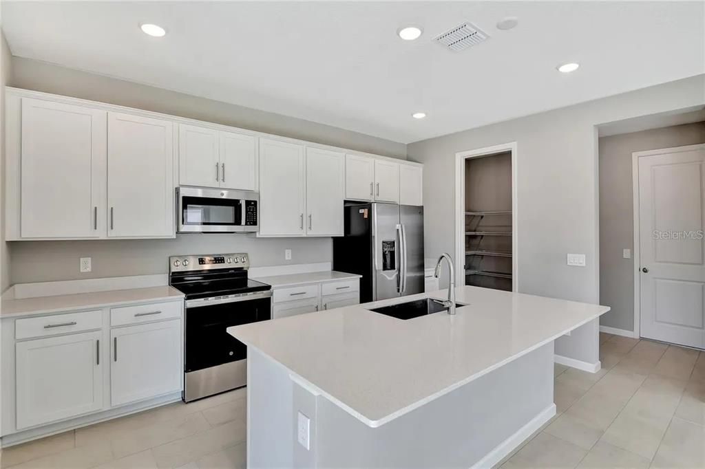 For Rent: $3,175 (4 beds, 2 baths, 2300 Square Feet)