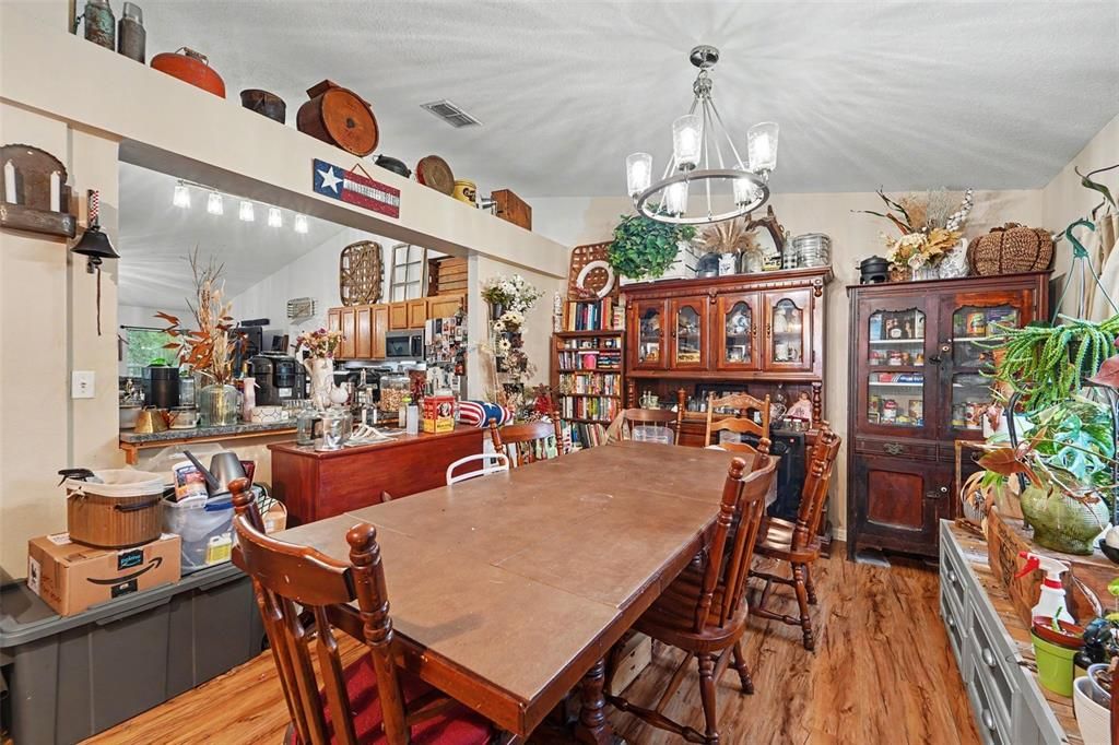 For Sale: $275,000 (3 beds, 2 baths, 1864 Square Feet)