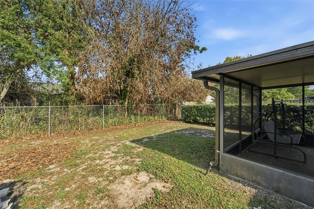 Active With Contract: $305,000 (3 beds, 2 baths, 1256 Square Feet)