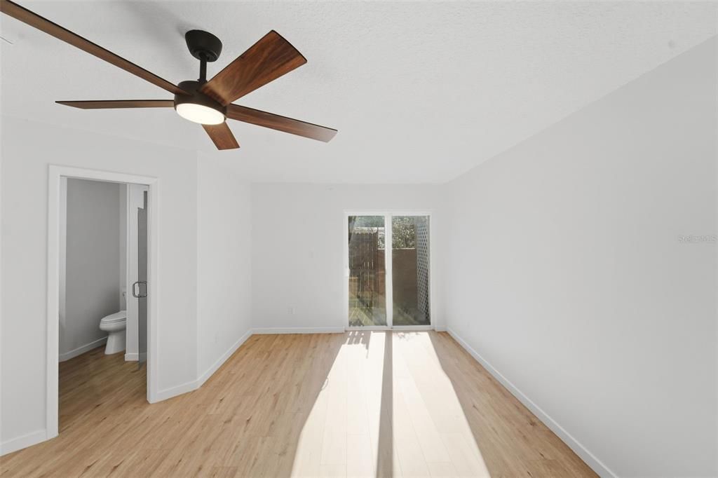 Active With Contract: $305,000 (3 beds, 2 baths, 1256 Square Feet)