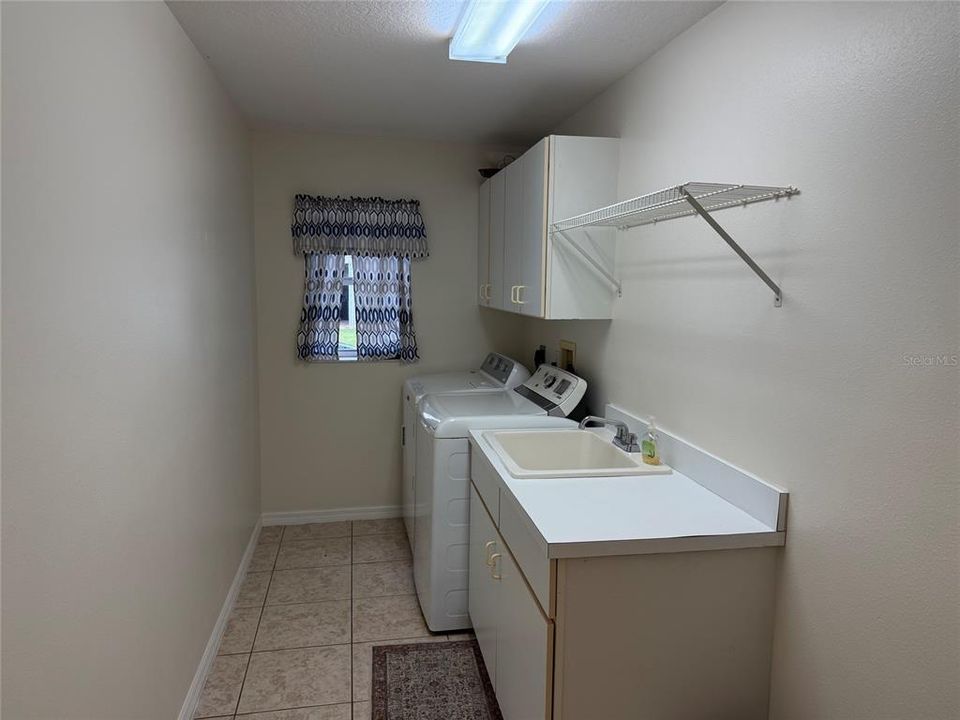 For Sale: $1,290,000 (5 beds, 3 baths, 3912 Square Feet)
