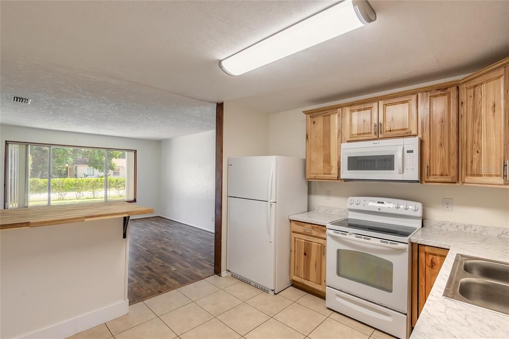 For Sale: $249,900 (3 beds, 1 baths, 924 Square Feet)