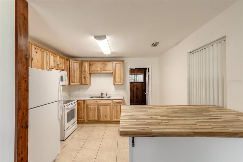 For Sale: $249,900 (3 beds, 1 baths, 924 Square Feet)