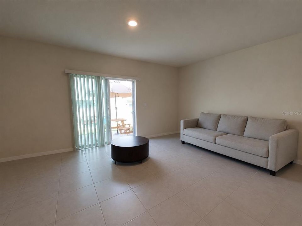 For Rent: $2,100 (3 beds, 2 baths, 1464 Square Feet)