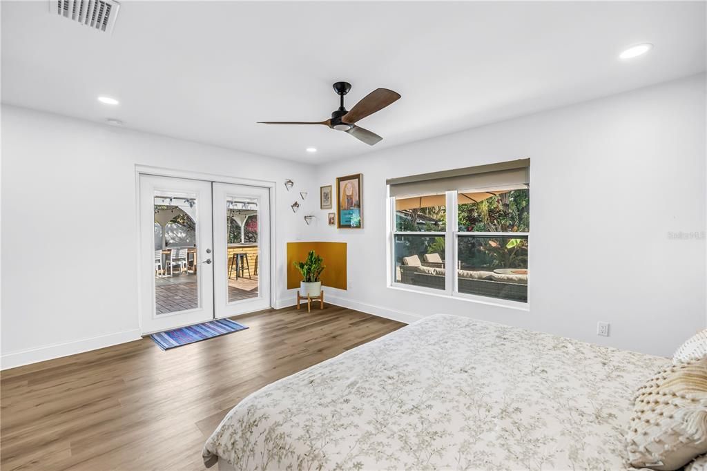 Activo con contrato: $550,000 (3 camas, 2 baños, 1922 Pies cuadrados)